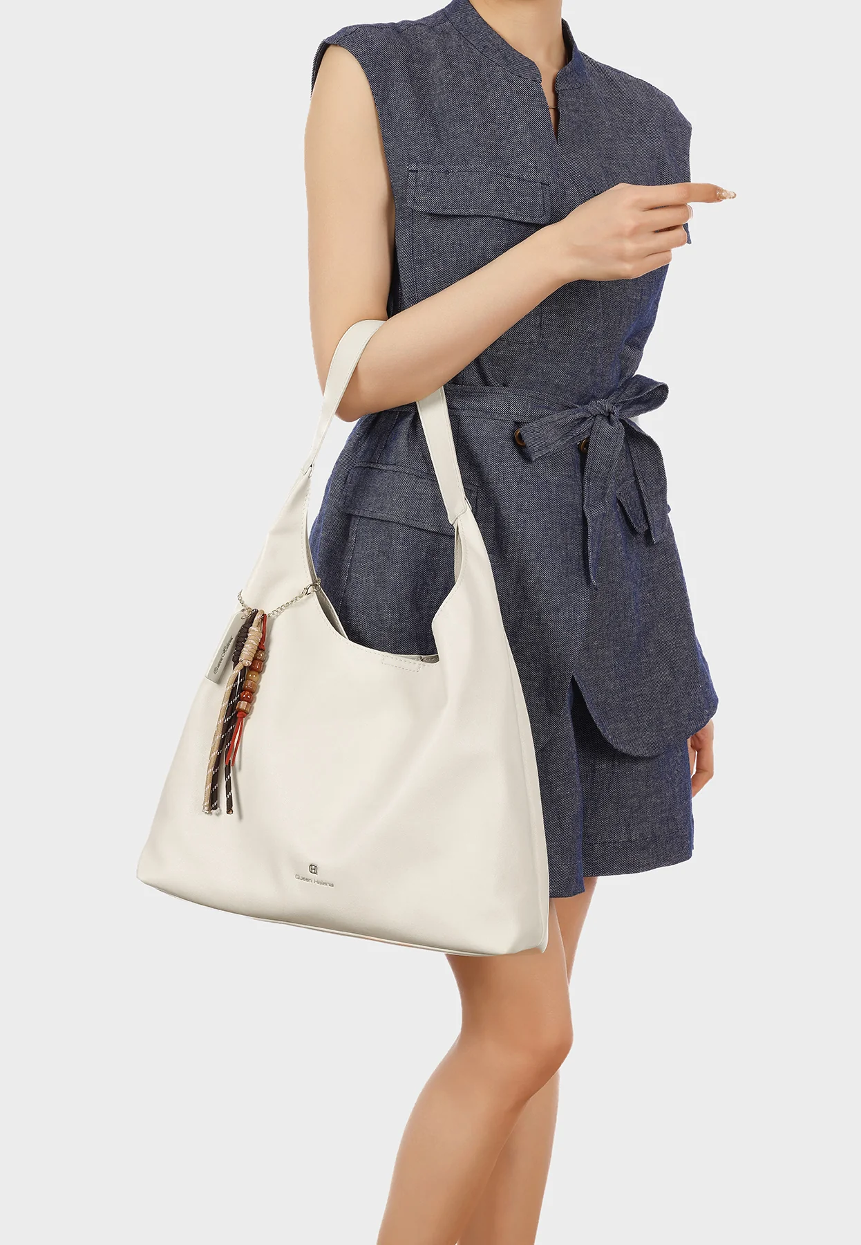 Borsa hobo morbida con pendente decorativo M1105 - Image 19