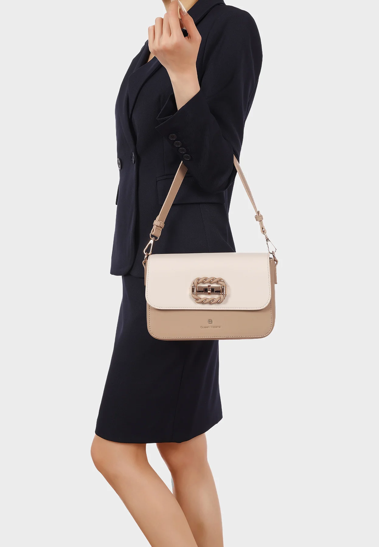 Borsa a spalla con fibbia decorativa e tracolla M1106