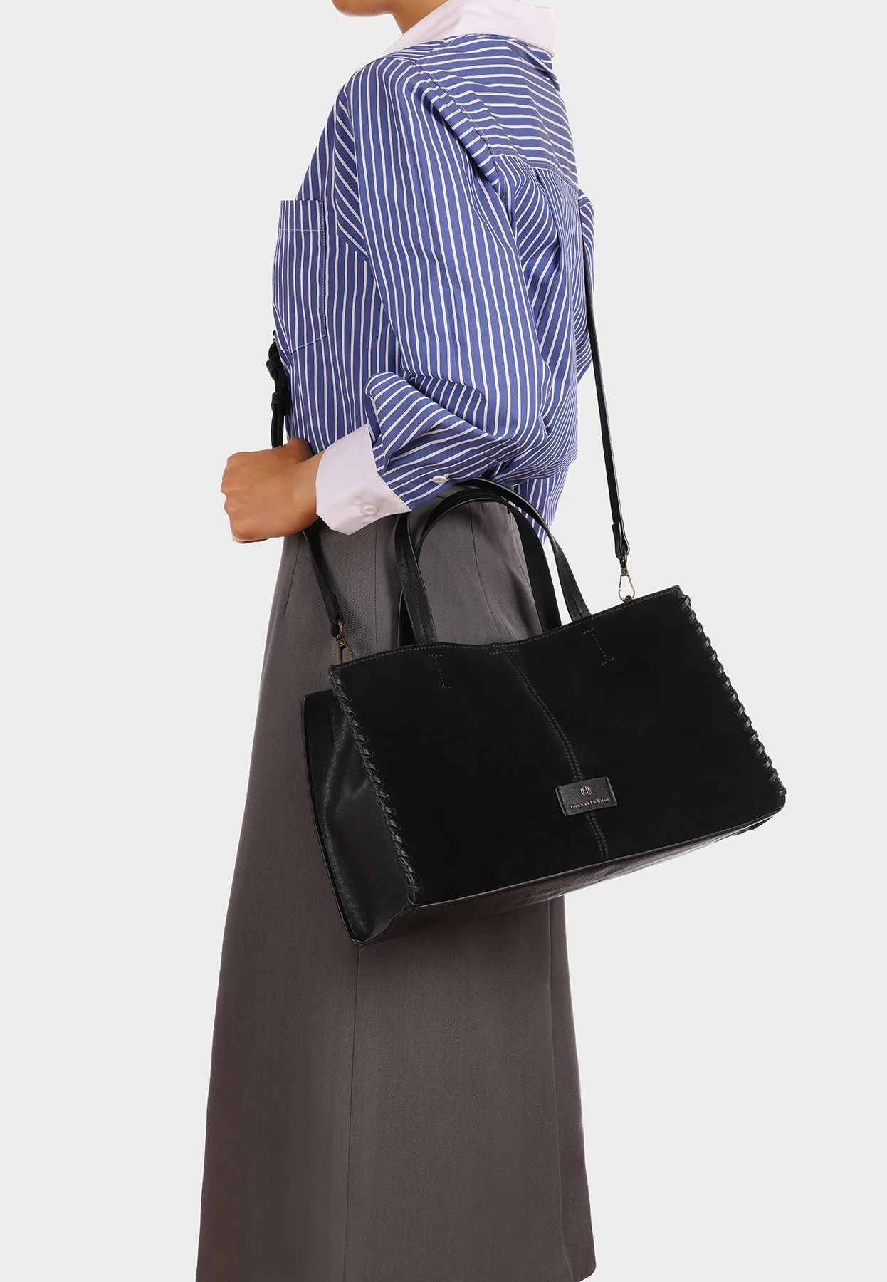 Borsa a mano con tracolla e dettagli intrecciati M1115 - Image 7