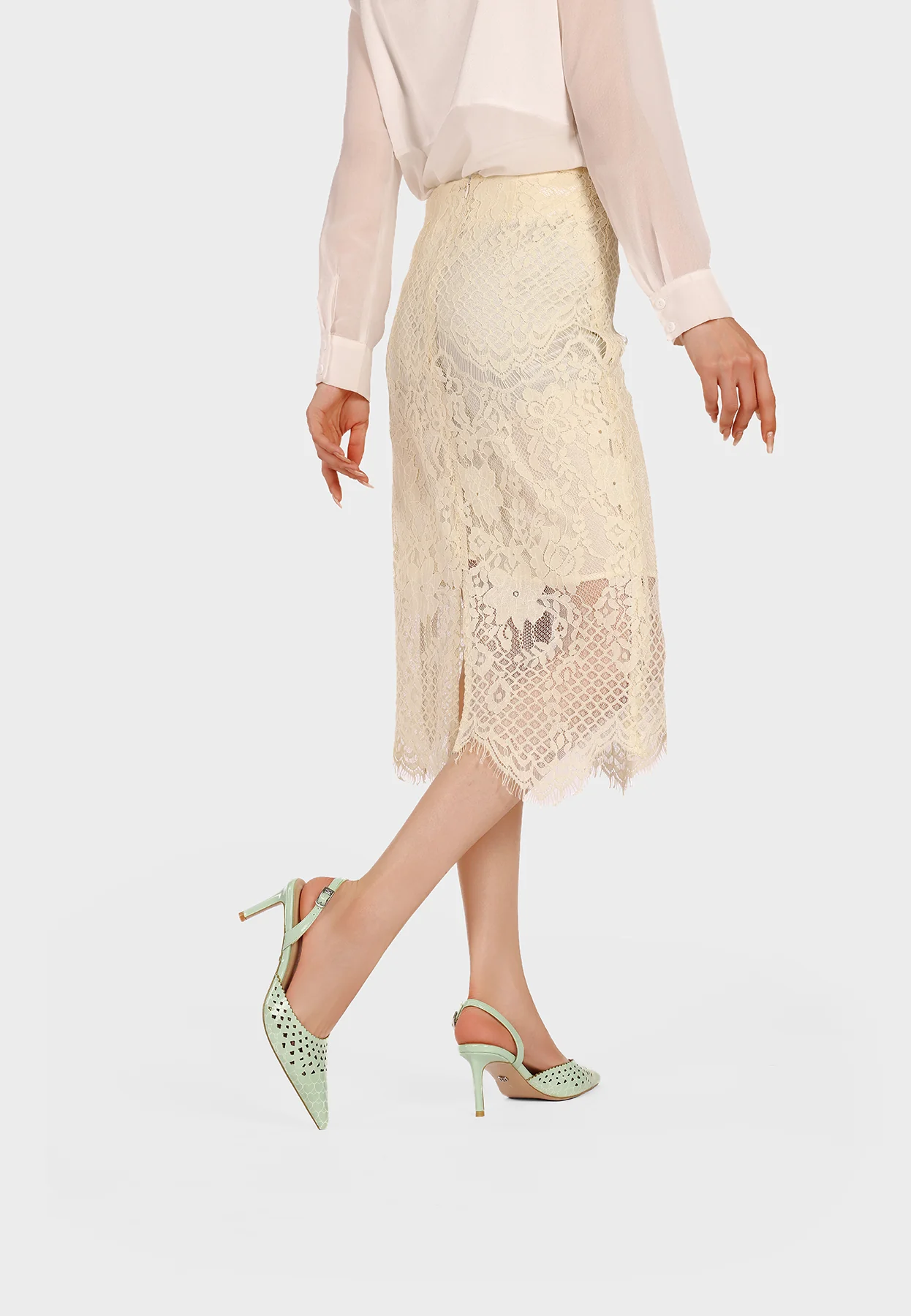 Decolletè slingback traforate a cuoricini con tacco K4508 - Image 24