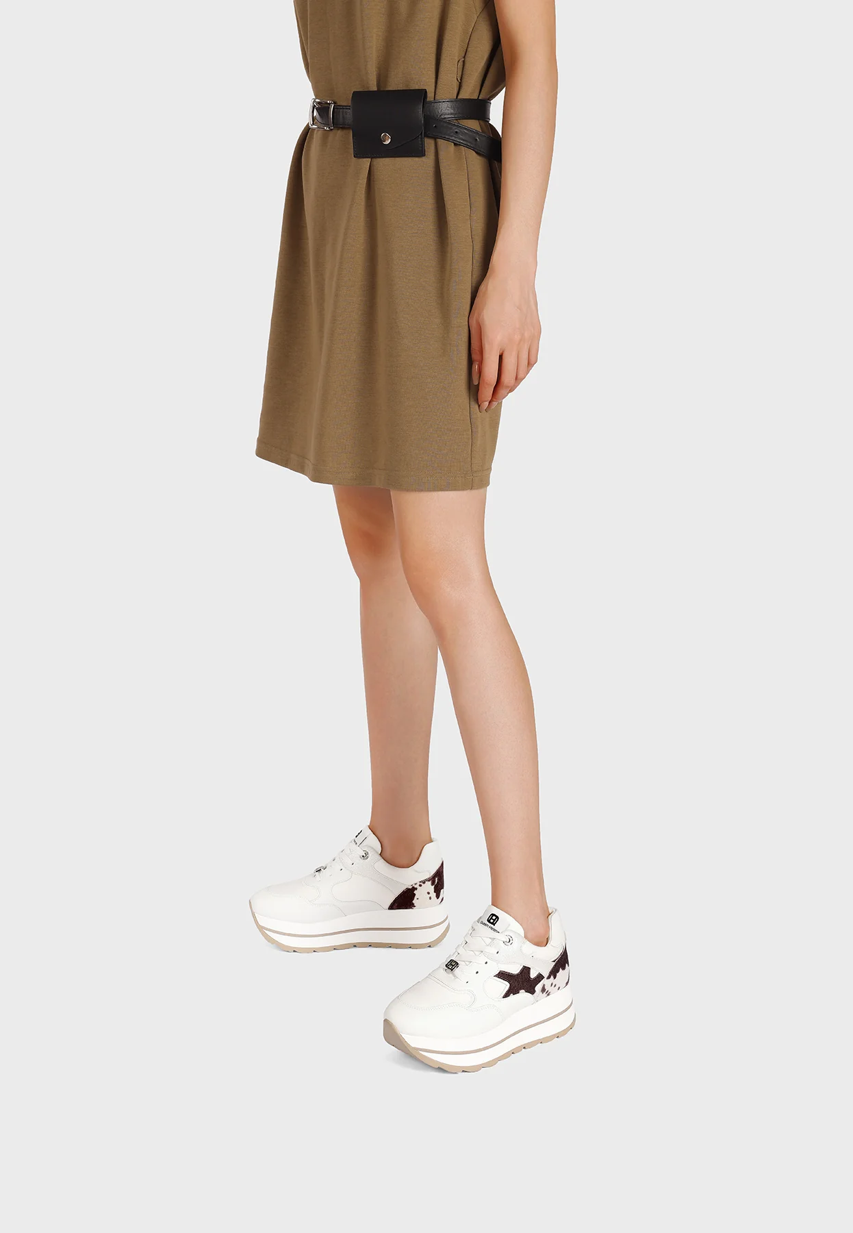 Sneakers donna con zeppa e dettagli grafici X34-25