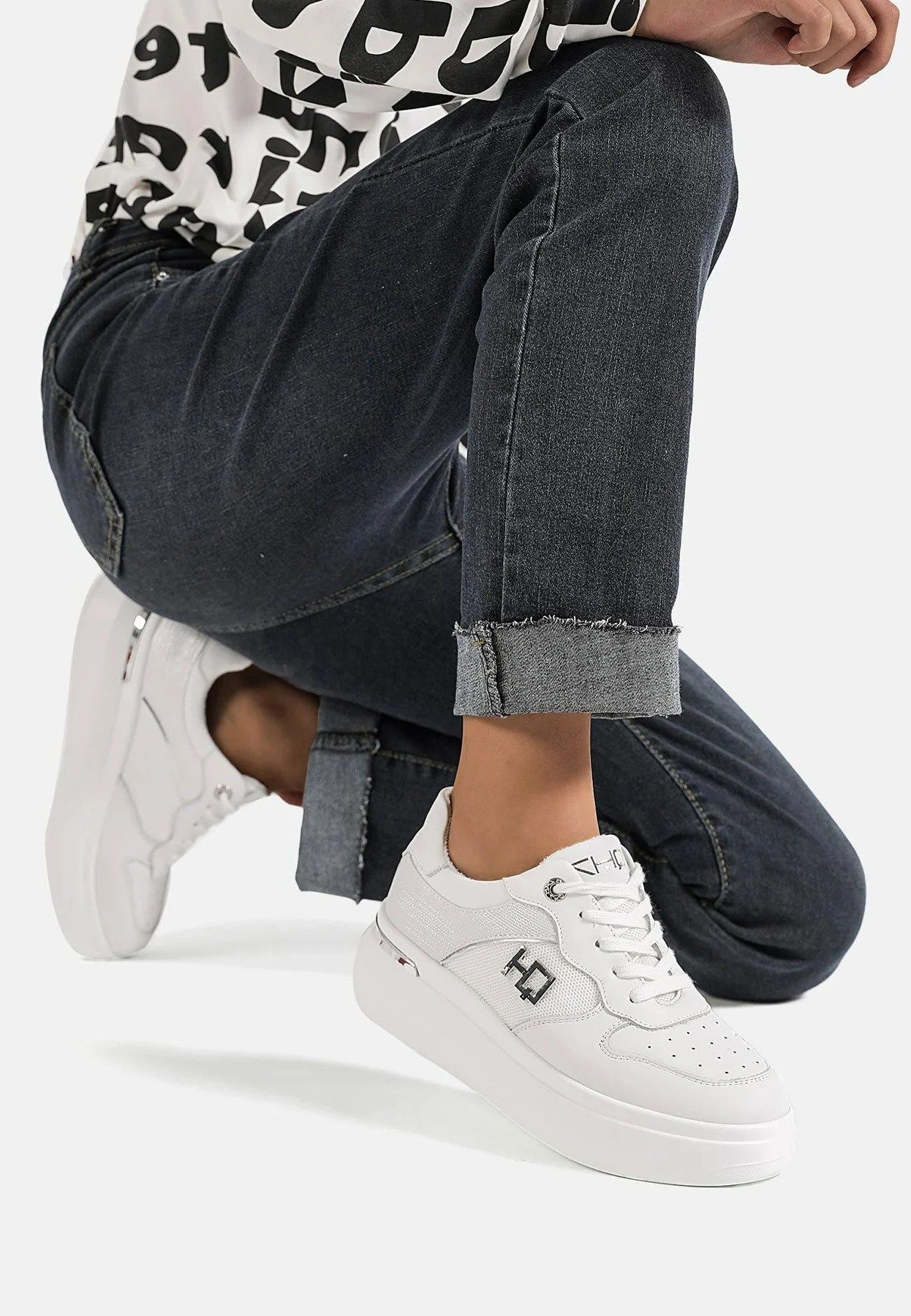 Sneakers QH7012 - Image 9