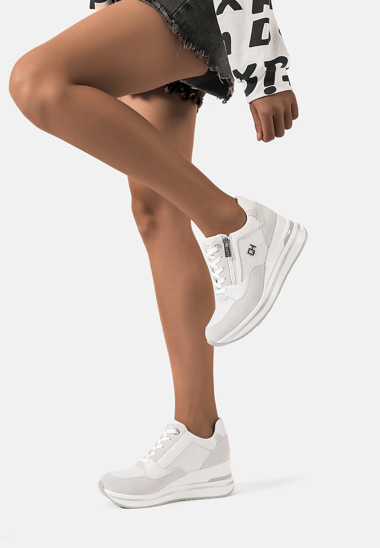 Sneakers QH7019 - Image 16