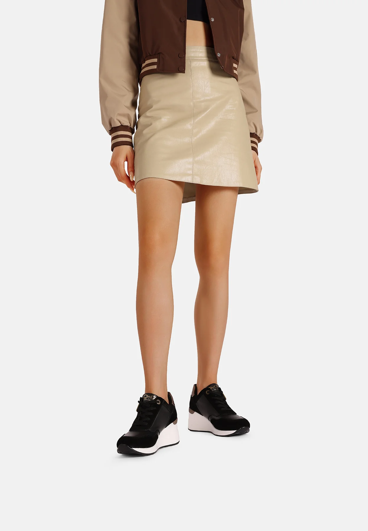 Sneakers in vera pelle con zeppa QH8010