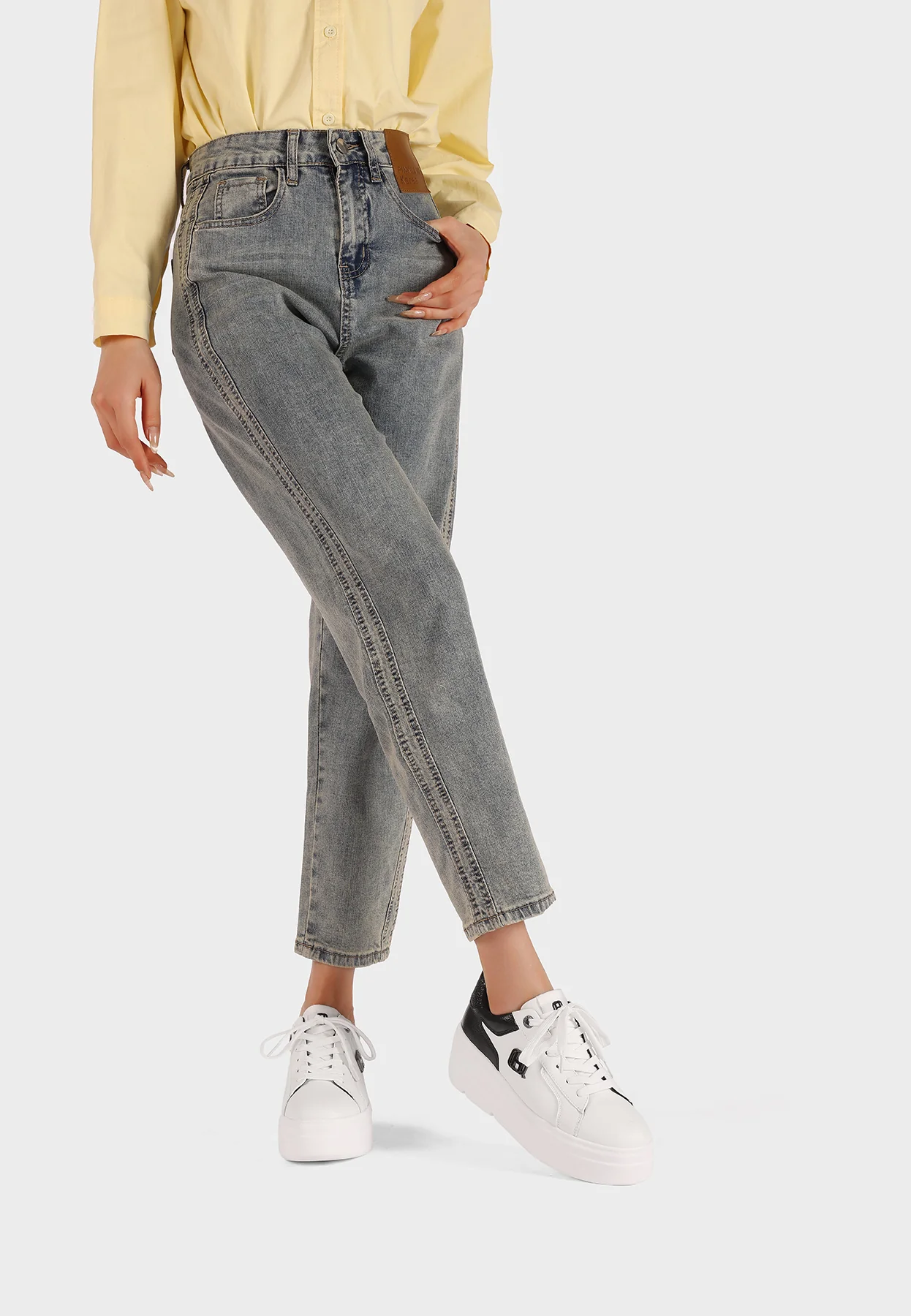 Sneakers da donna platform con dettagli metallizzati X33-11 - Image 15