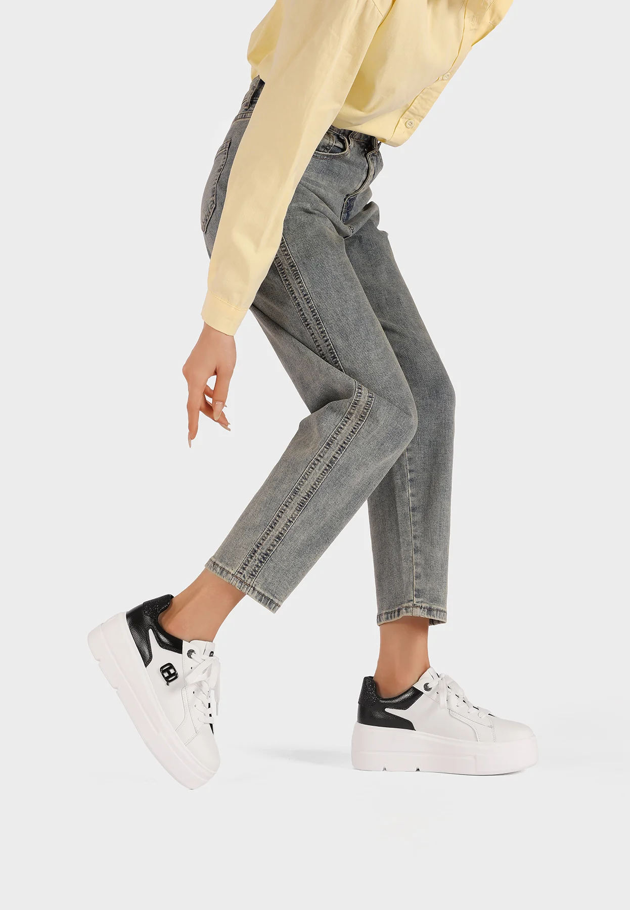Sneakers da donna platform con dettagli metallizzati X33-11 - Image 21