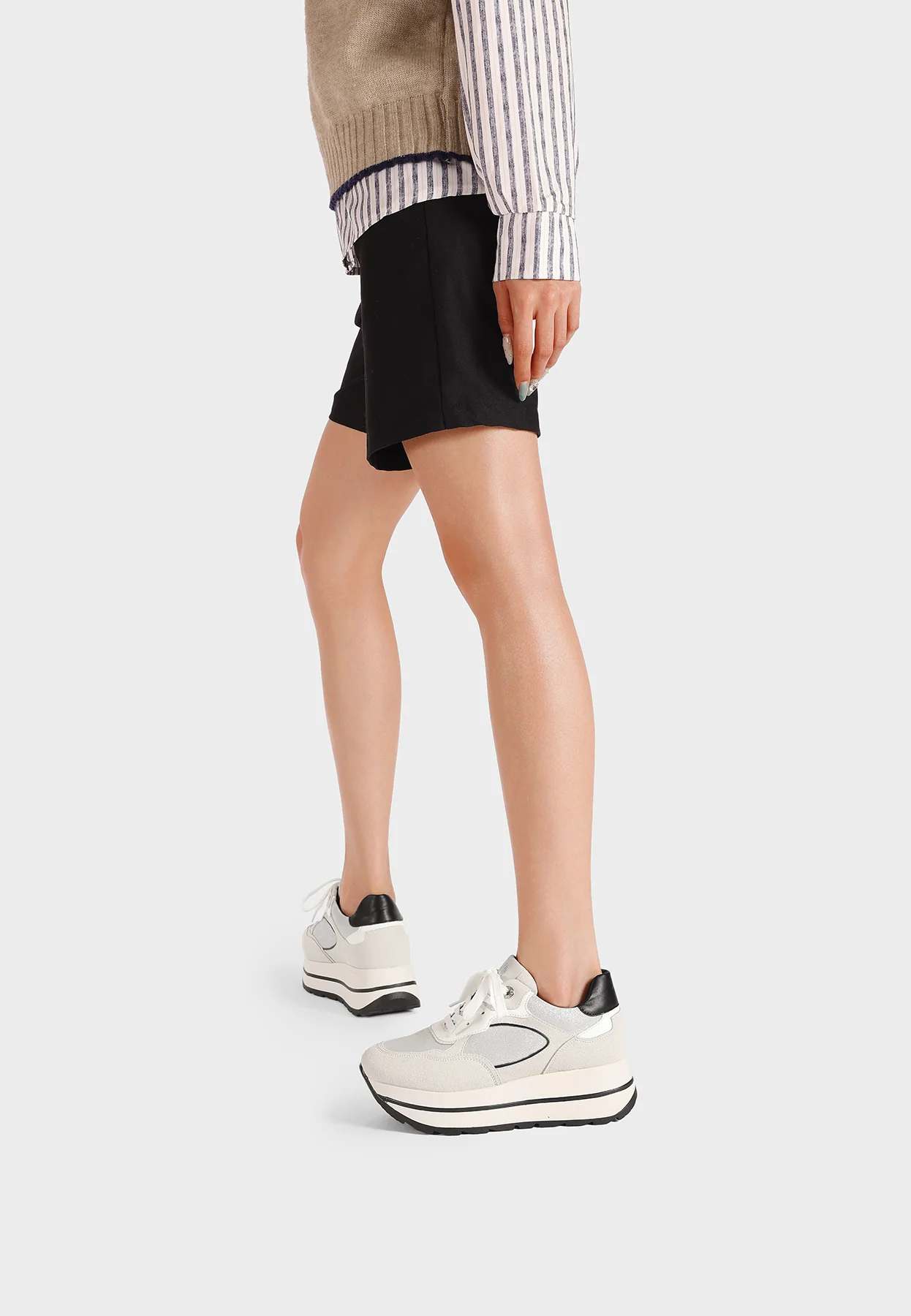 Sneakers da donna nere platform con dettagli metallici X33-17 - Image 15
