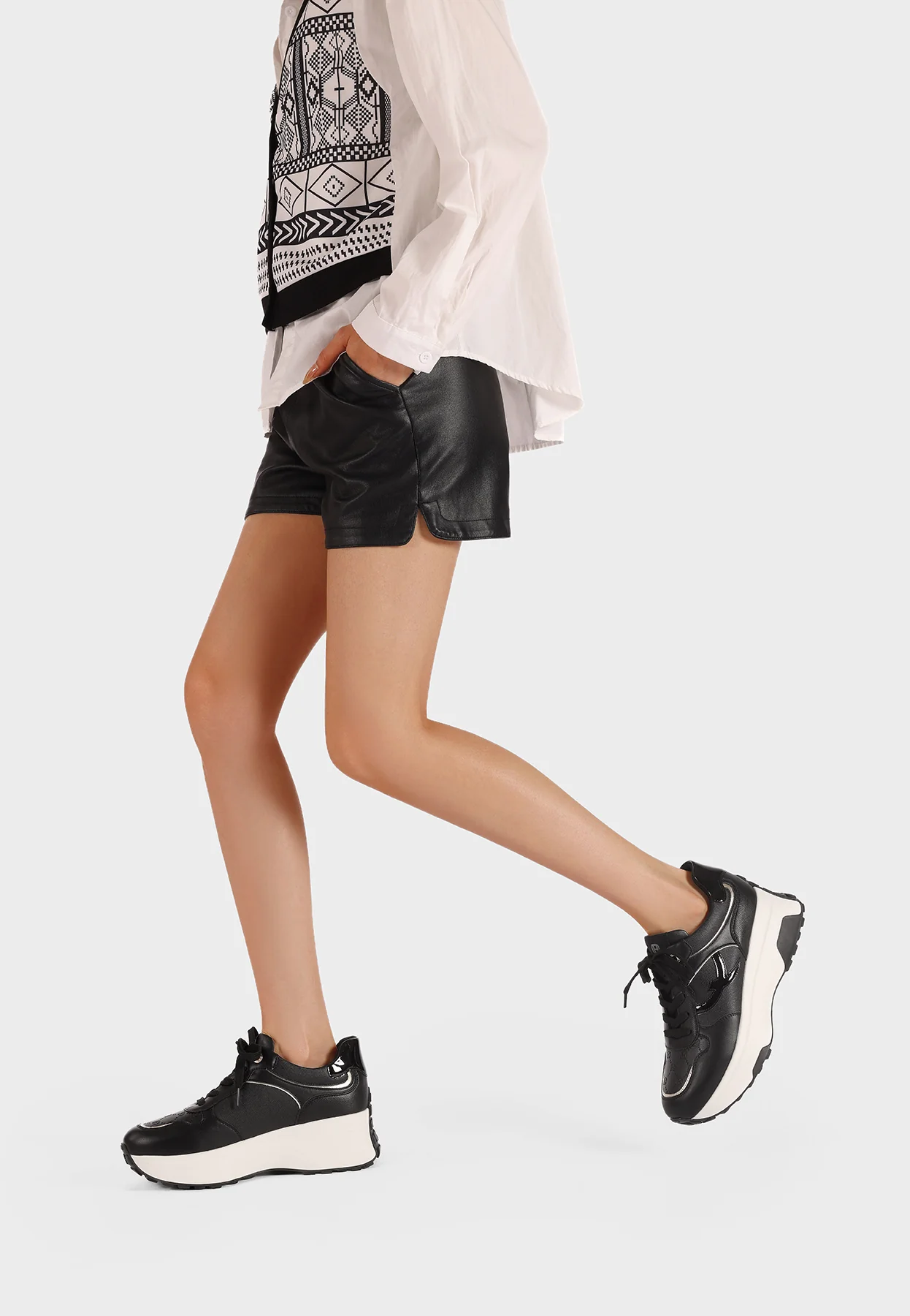 Sneakers da donna platform con inserti scamosciati X33-25 - Image 14
