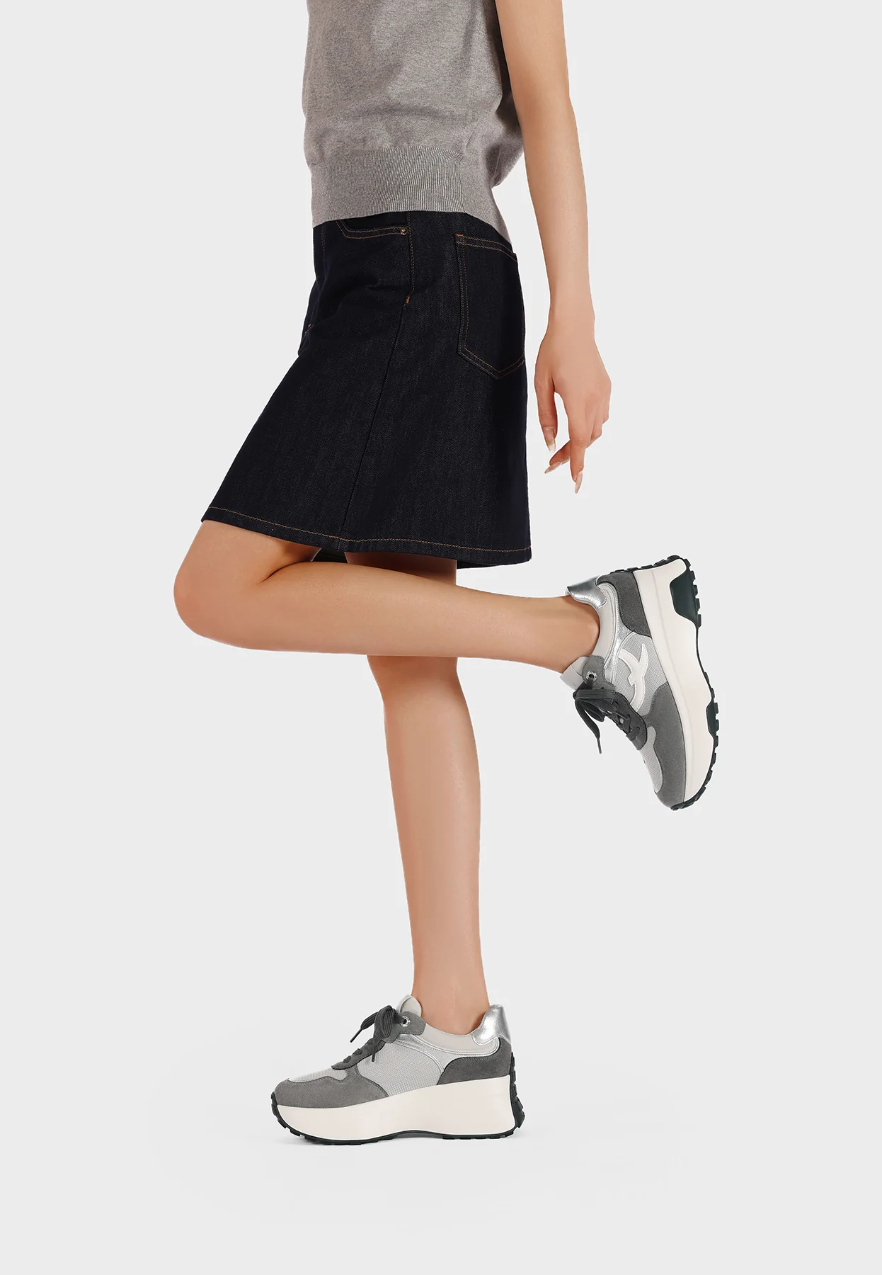 Sneakers da donna platform con inserti scamosciati X33-25 - Image 15