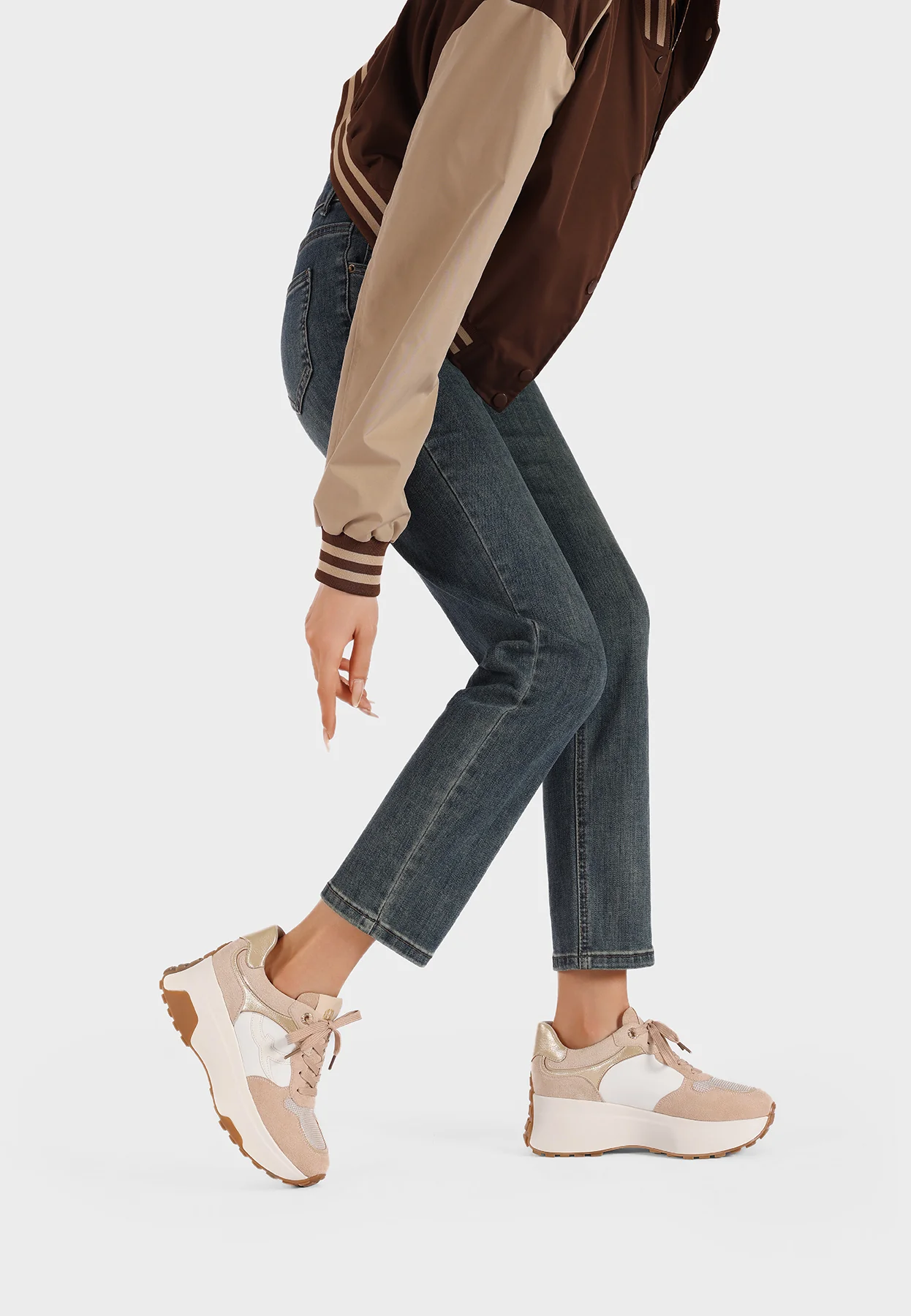 Sneakers da donna platform con inserti scamosciati X33-25 - Image 7
