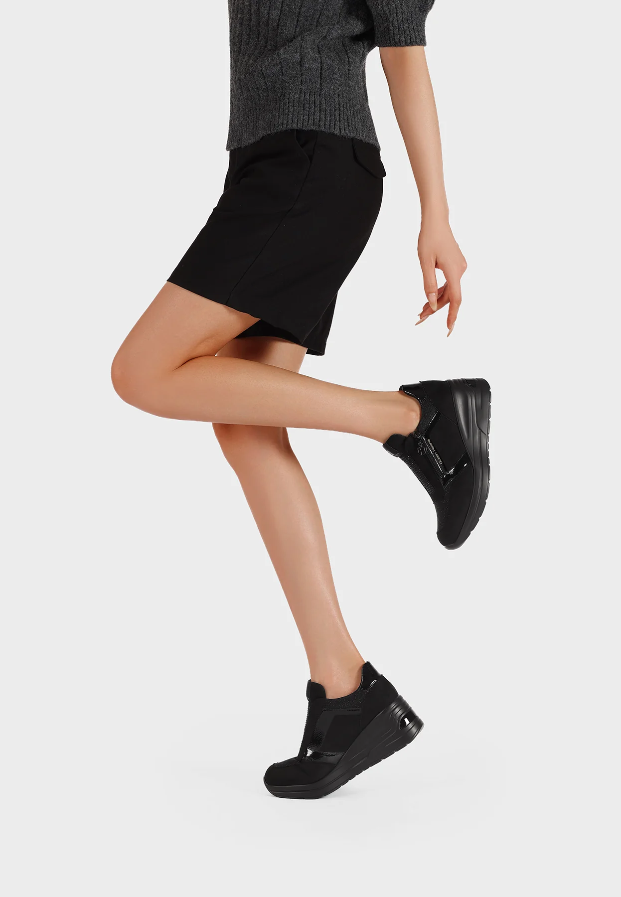 Sneakers da donna con punta affusolata e zeppa X33-28 - Image 14