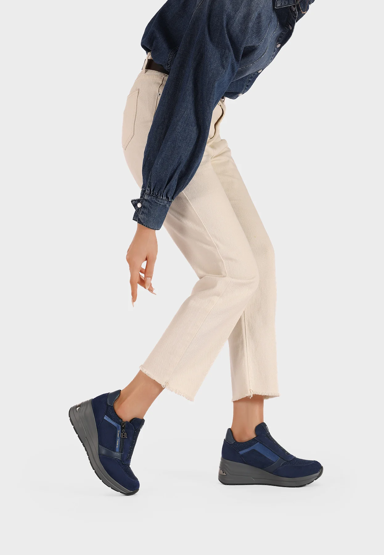 Sneakers da donna con punta affusolata e zeppa X33-28 - Image 7