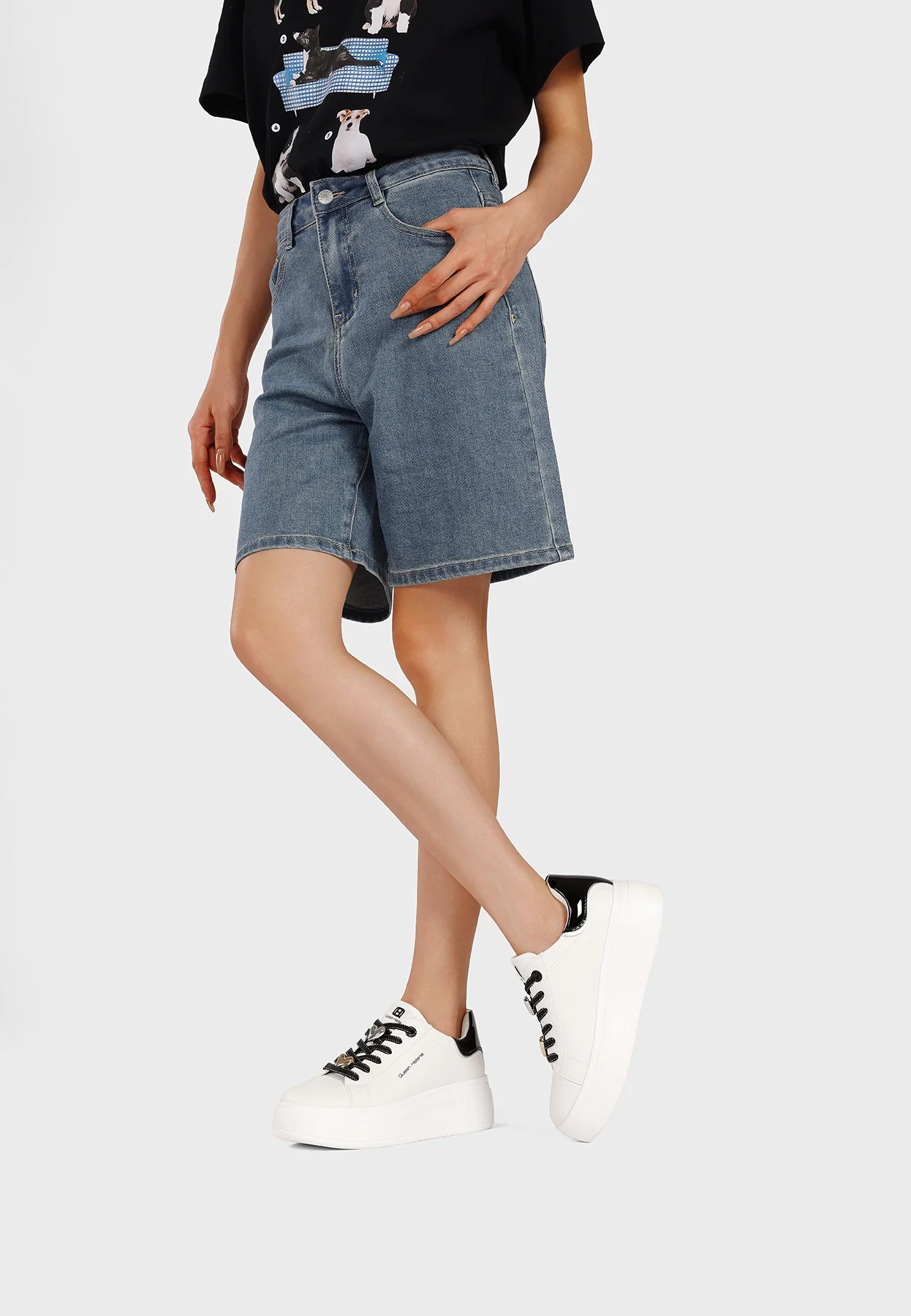 Sneakers platform con dettagli in vernice e lacci X34-14