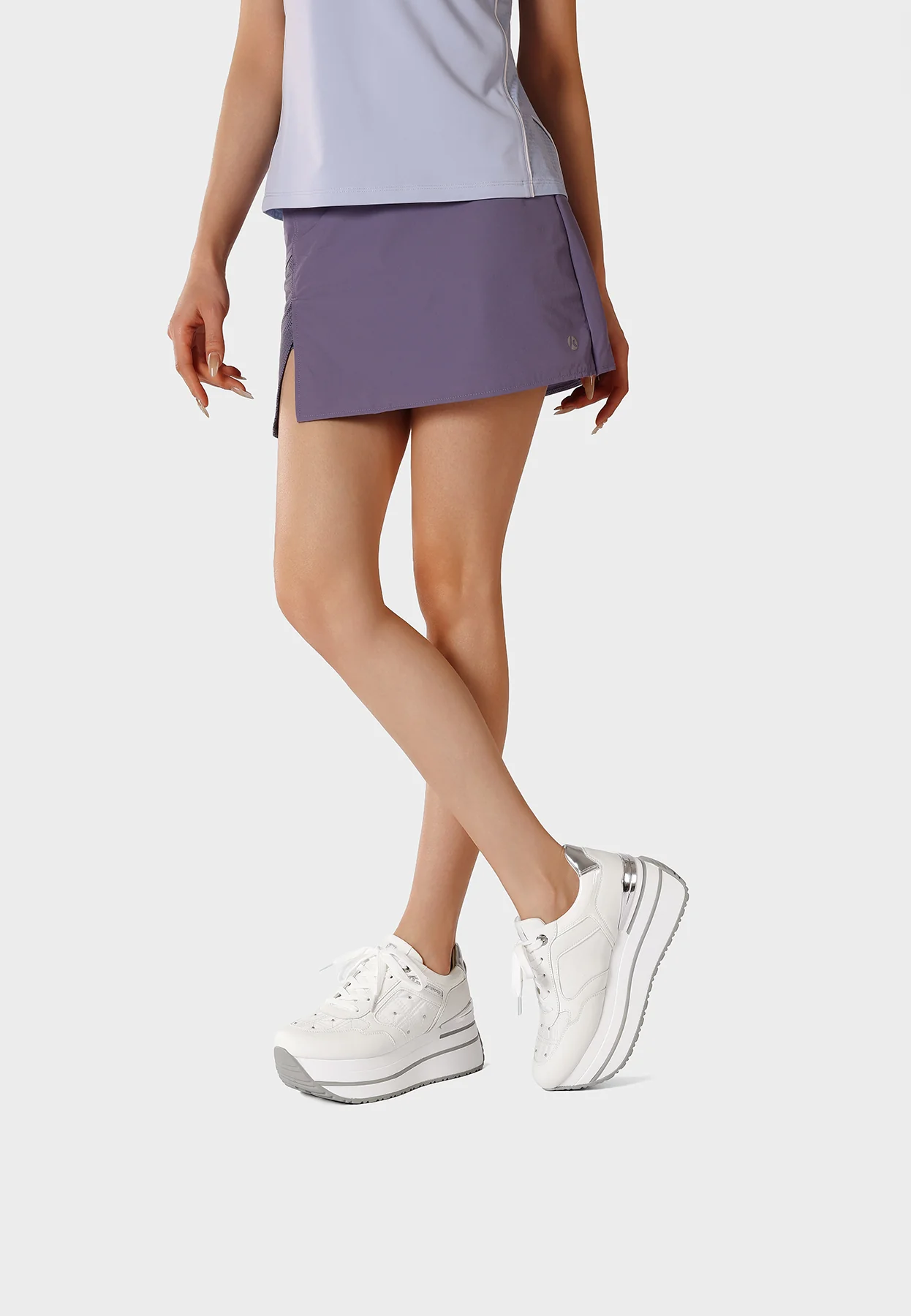 Sneakers platform trapuntate con dettagli metallici X34-49