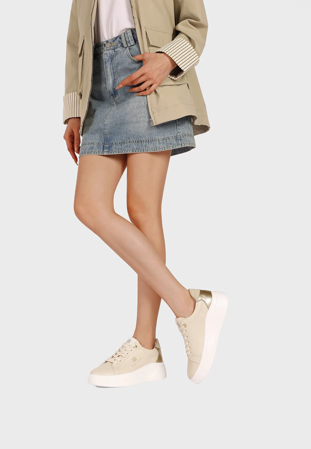 Sneakers platform con zeppa e dettagli metallici X34-9