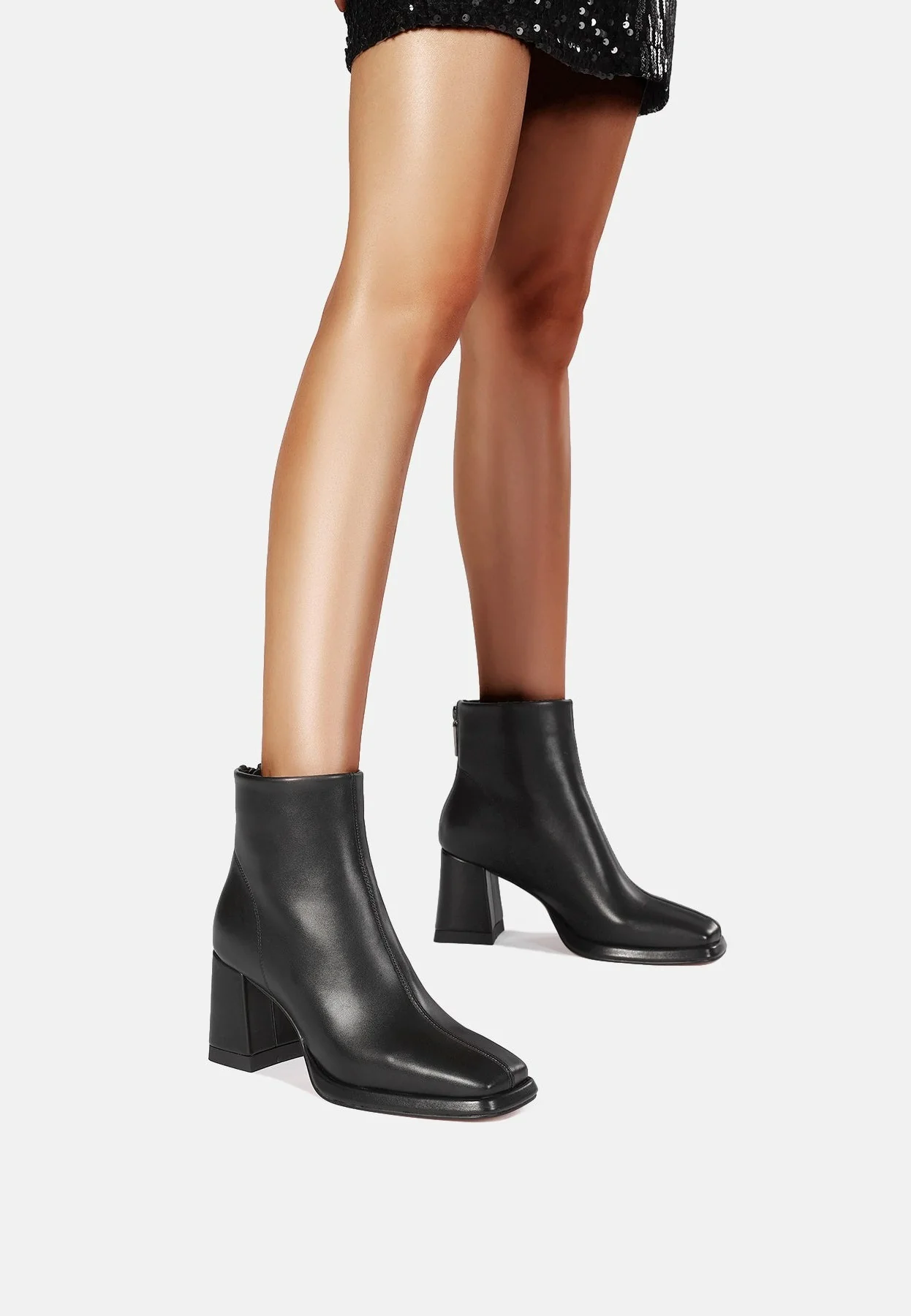 Stivaletti da donna con tacco largo e zip posteriore K3235