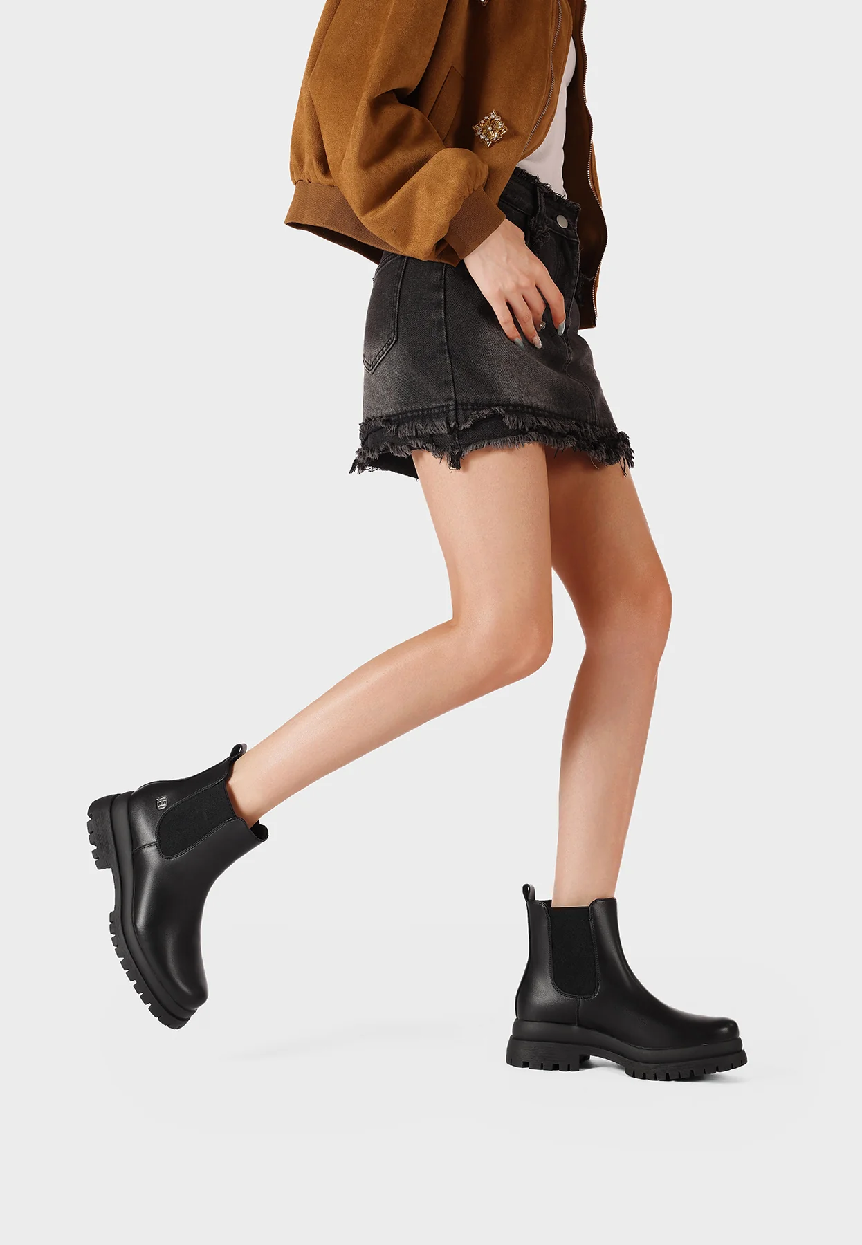 Stivaletti da donna chelsea con suola carrarmato X33-97 - Image 9